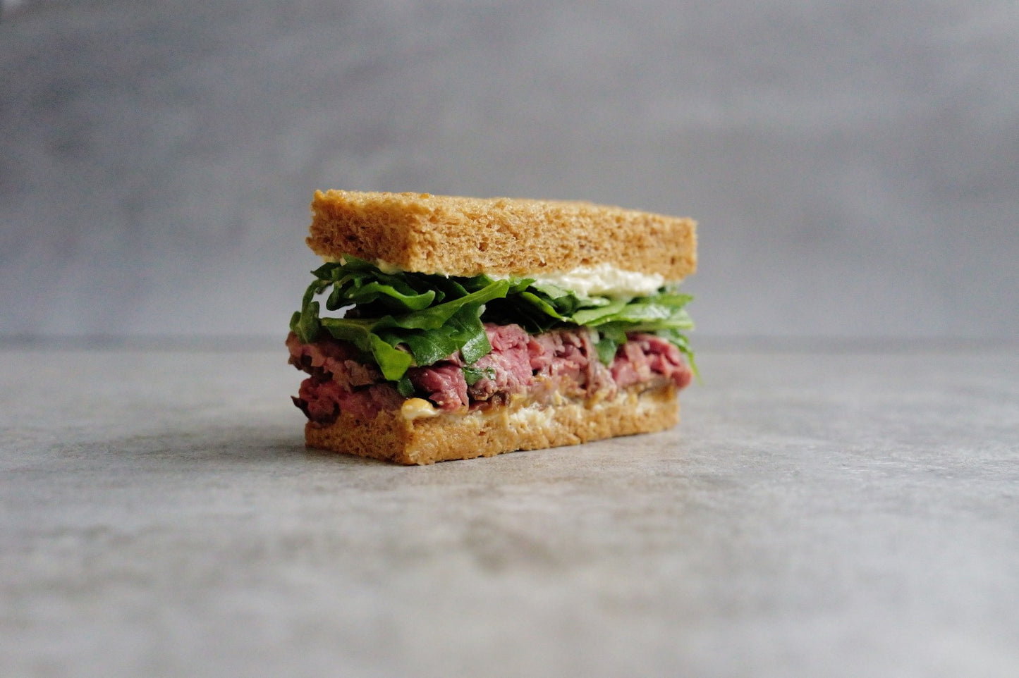 Roast Beef w/ Onion Jam & Horseradish Cream (18pc)