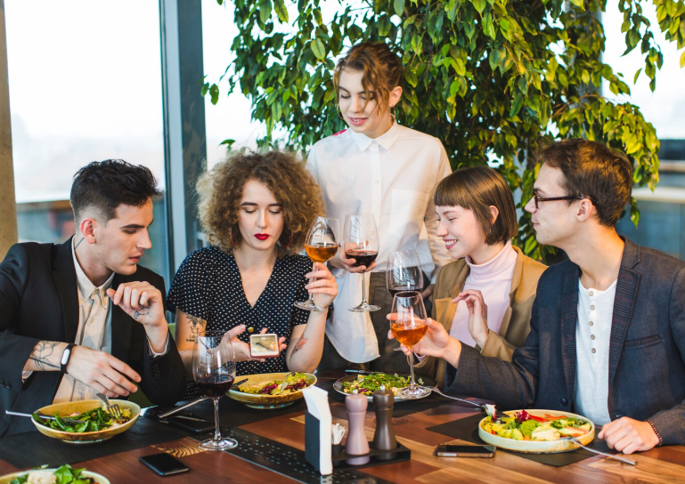 What Is the Best Catering Style for a Networking Lunch?