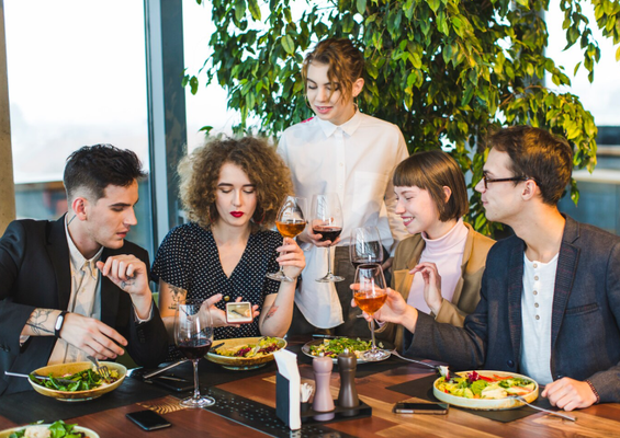 What Is the Best Catering Style for a Networking Lunch?